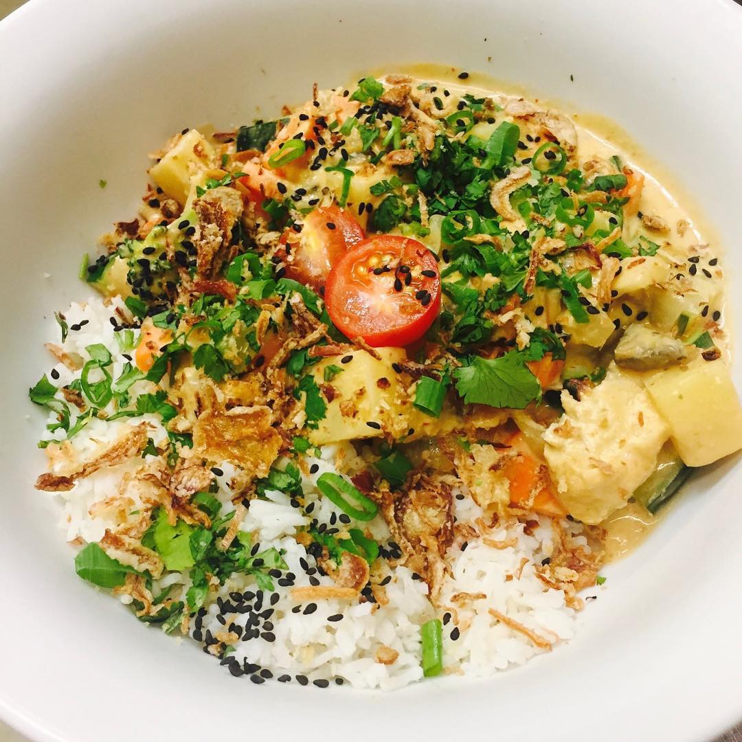 Open Thursday through Sunday, our ktichen produces the most delicious meals for vegetarians and meat lovers.